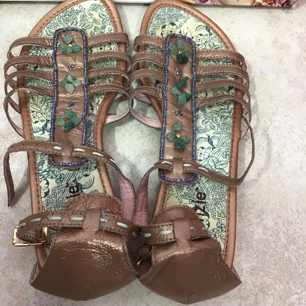 Kenzie Poise T strap gladiator sandals . Size 6 . - Picture 1 of 7